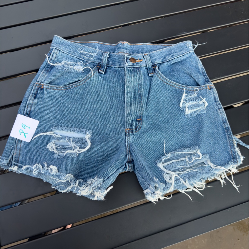 SHORTS Custom Distressed - mens rustler brand shorts medium/light wash - size 29